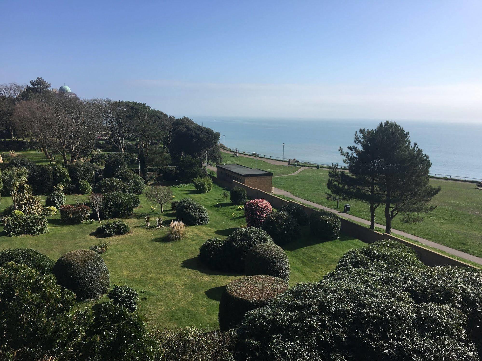 Hotel Riviera By The Sea Bournemouth Esterno foto