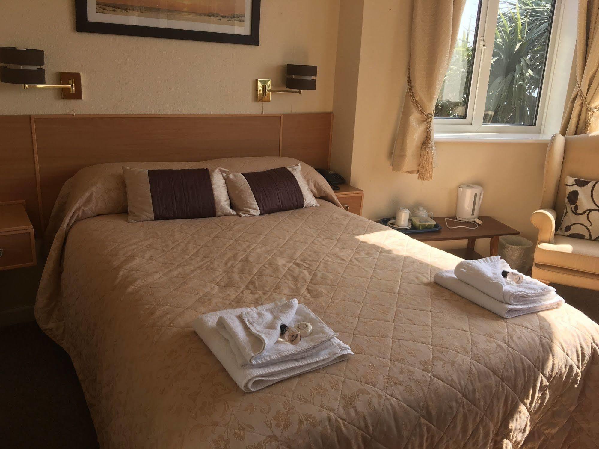 Hotel Riviera By The Sea Bournemouth Esterno foto