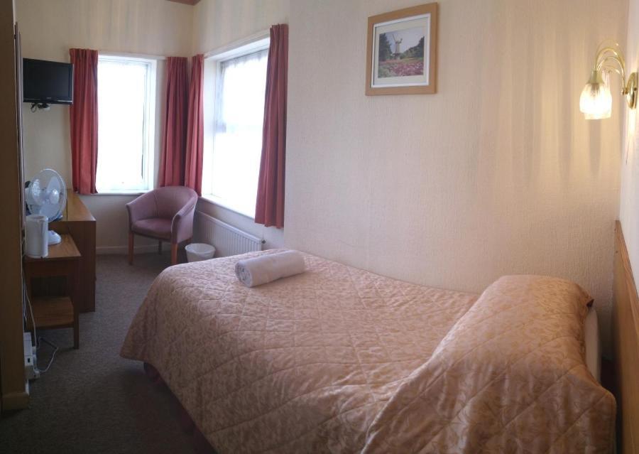 Hotel Riviera By The Sea Bournemouth Esterno foto